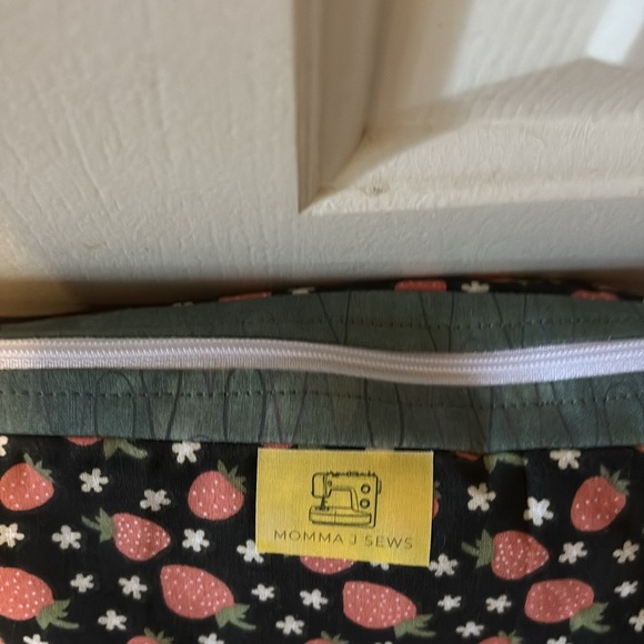 Ladybug Pattern Cosmetic Bag - Black and Red - Picture 2 of 3